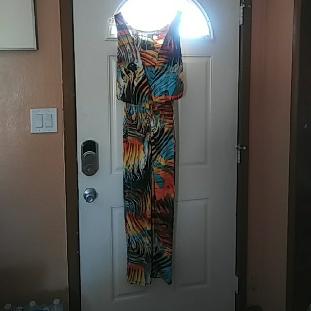 Dresss - Picture 3 of 4